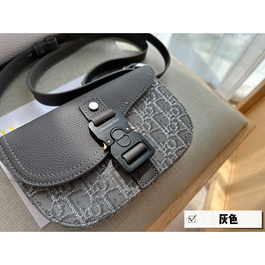 Túi Đeo Chéo Hình Yên Ngựa Mới Cho Nam