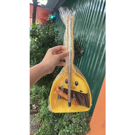 Bộ Chổi Quét  Nhà Kèm Hót Rác Vịt Vàng Dễ Thương Tiện Lợi Giúp Bé Dễ Dàng Sử Dụng Vô Cùng Tiện Lợi