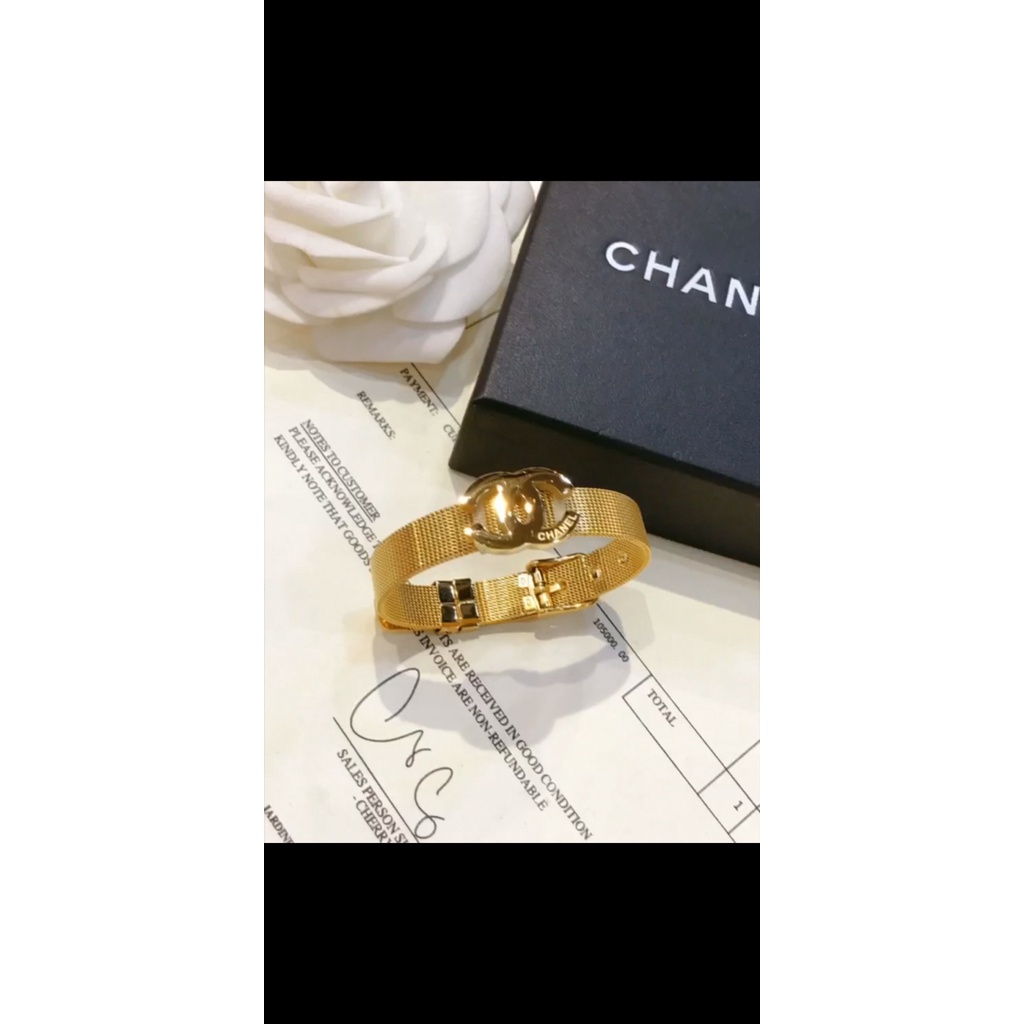 Vòng Đeo Tay Bằng Thép Titan In Chữ CC Thời Trang Giản Dị