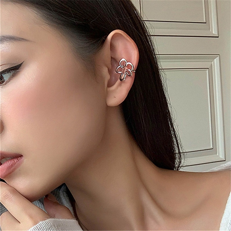 Khuyên Kẹp Vành Tai Chất Liệu Hợp Kim Hình Hoa Rỗng Cho Nữ