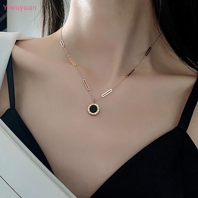 &lt; Yiwuyuan &gt; Vòng cổ Hai Mặt Hình Tròn Bằng Thép Titan Màu Đen Trắng Cá Tính Dễ Phối Đồ Dành Cho Nữ