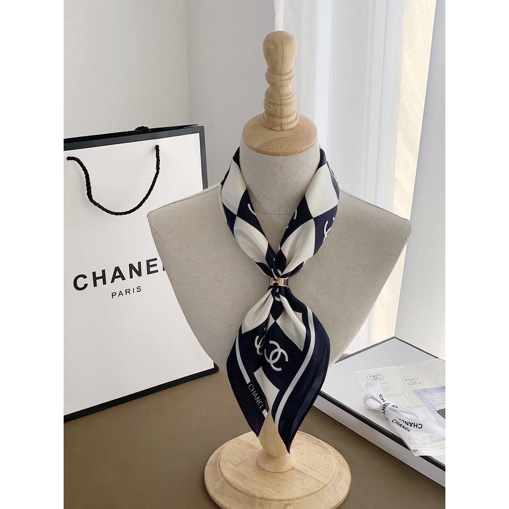 Khăn Quàng Cổ Vuông Bằng Lụa In Họa Tiết Sọc Caro / Chữ CC 70CM (27.55inch) Mới Cho Nữ