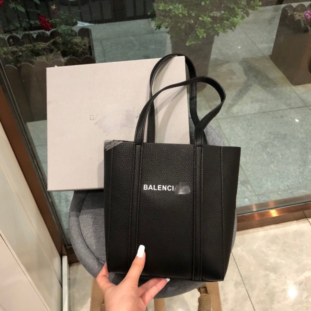 9DSF 22 new tote bag shoulder crossbody portable can be of suitable size very cute light luxury high color value