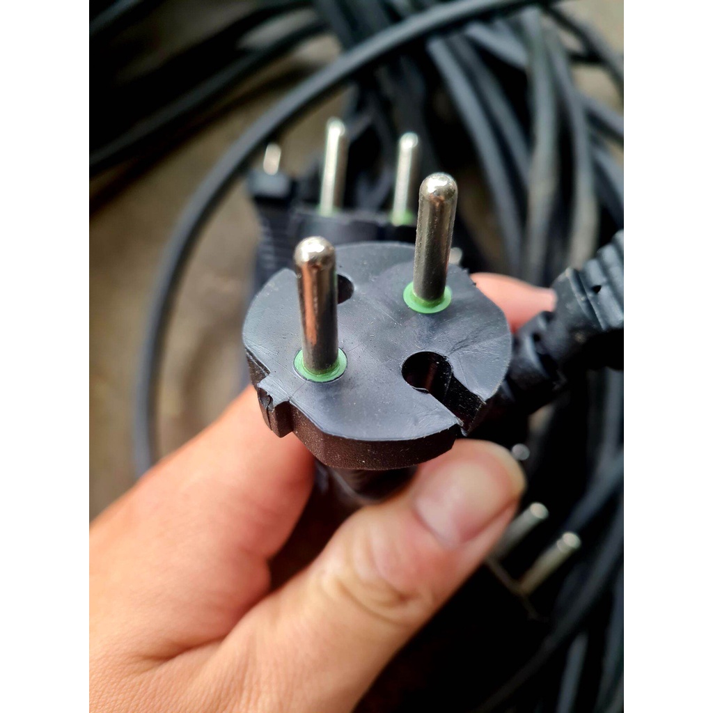 Dây điện dài 3 mét, dẫn điện bằng đồng. Vỏ bọc 3 lớp, chịu được ánh sáng ban công, ngoài trời.
