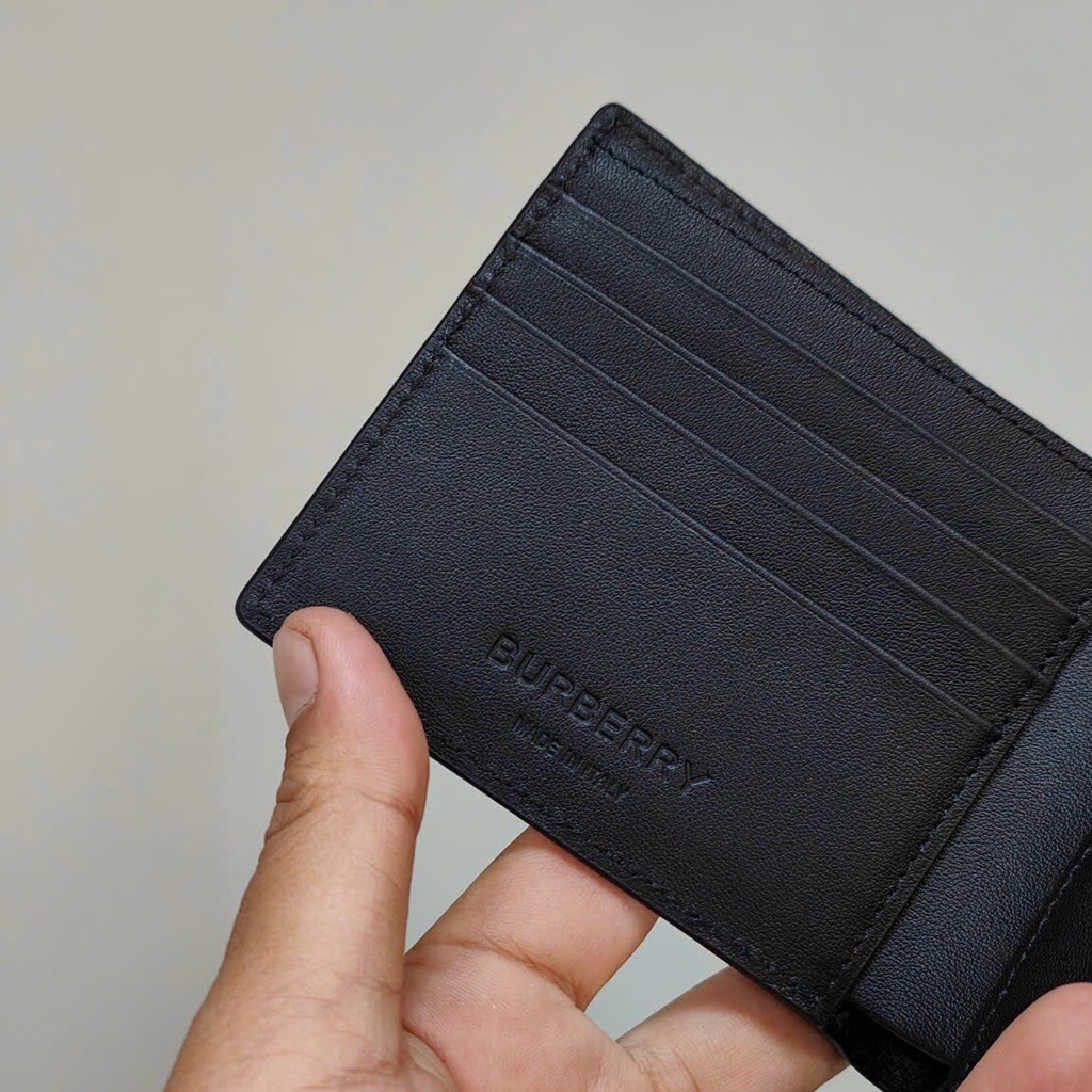BURBERRY HORSEFERRY PRINT LEATHER INTERNATIONAL BIFOLD WALLET IN BLACK