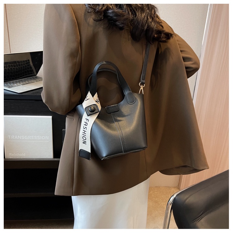 Túi Đeo Chéo Thiết Kế Mới Đơn Giản Thời Trang Theo Phong Cách Hàn Quốc Cho Nữ
