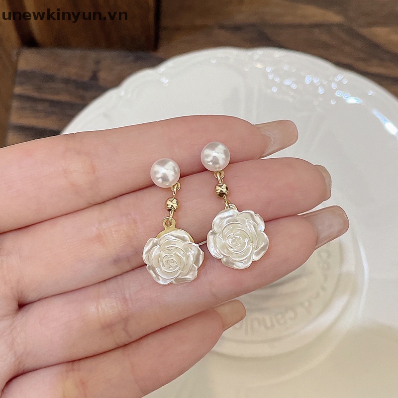 Khuyên Tai Hình Hoa Trà Đính Ngọc Trai Thanh Lịch Cho Nữ