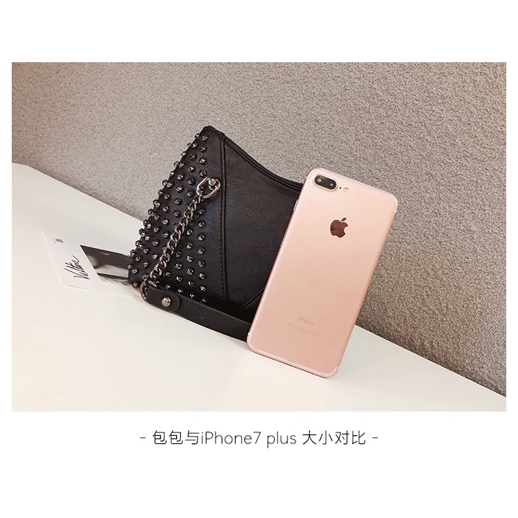 Túi Đeo Chéo Nhỏ Đính Đinh Tán Thời Trang Cho Nữ