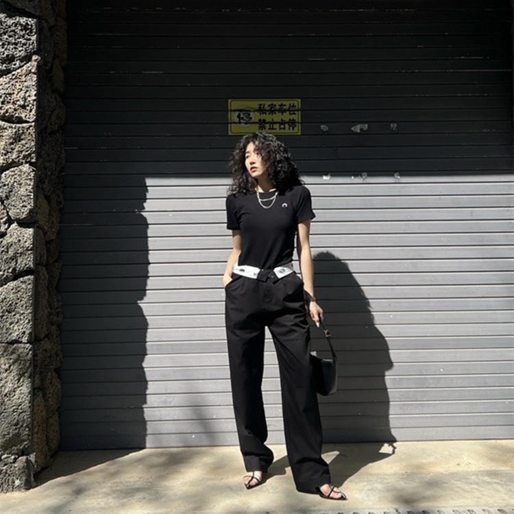 Áo Thun Tay Ngắn Cổ Tròn Màu Trơn Thêu Hình Mặt Trăng Ôm Dáng