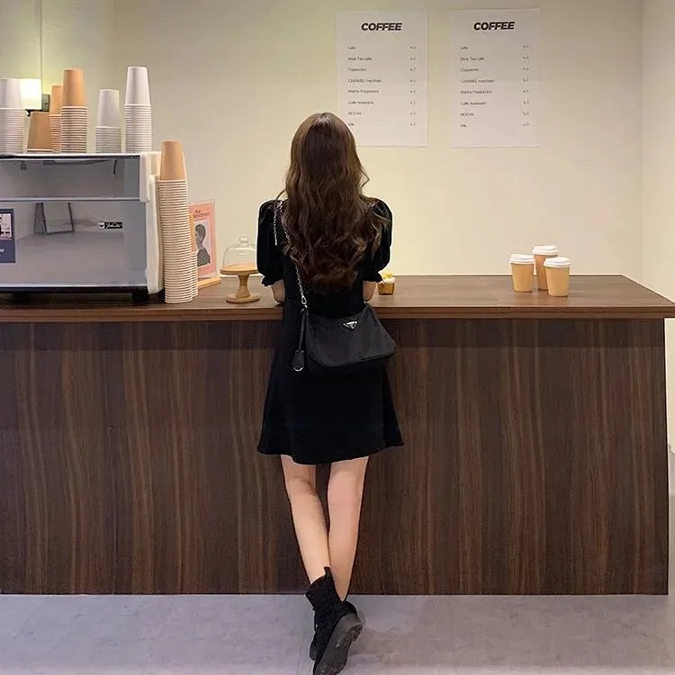 Đầm Dáng Chữ a Cổ Vuông Màu Đen Thiết Kế Xẻ Tà Chiết Eo Phong Cách Pháp