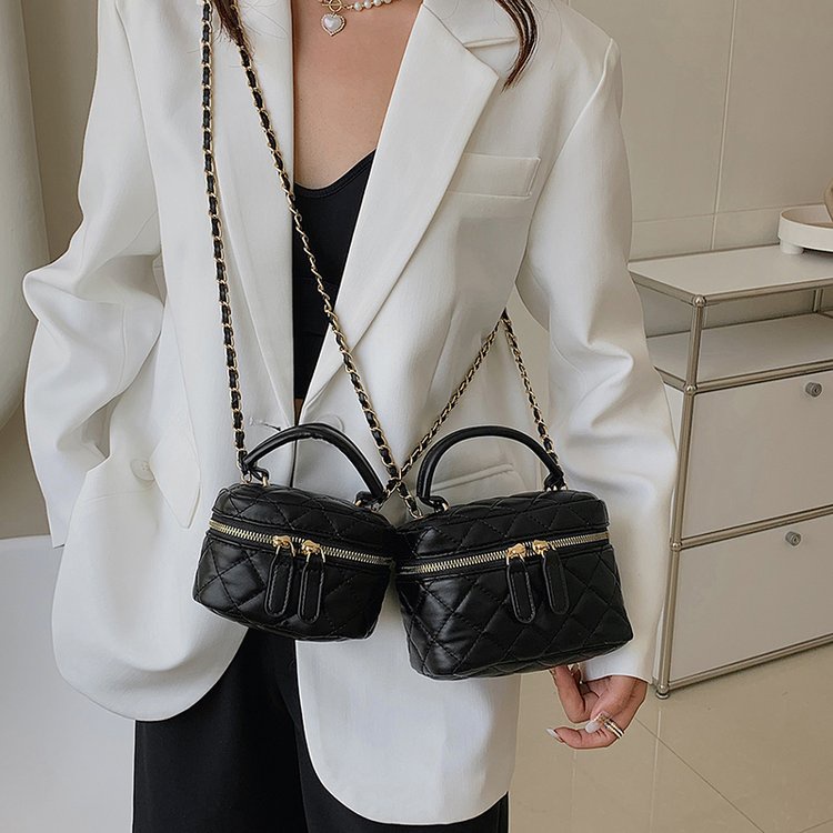 Túi Đeo Vai Đính Đá Phối Dây Xích Dễ Phối Đồ Thời Trang