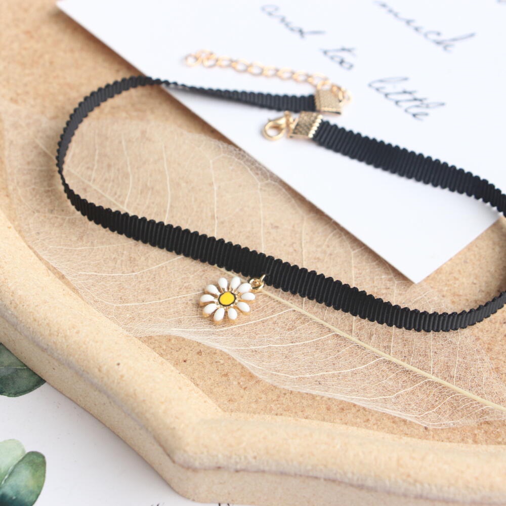 Vòng Cổ choker Ren Hoa Màu Đen Đính Ngọc Trai