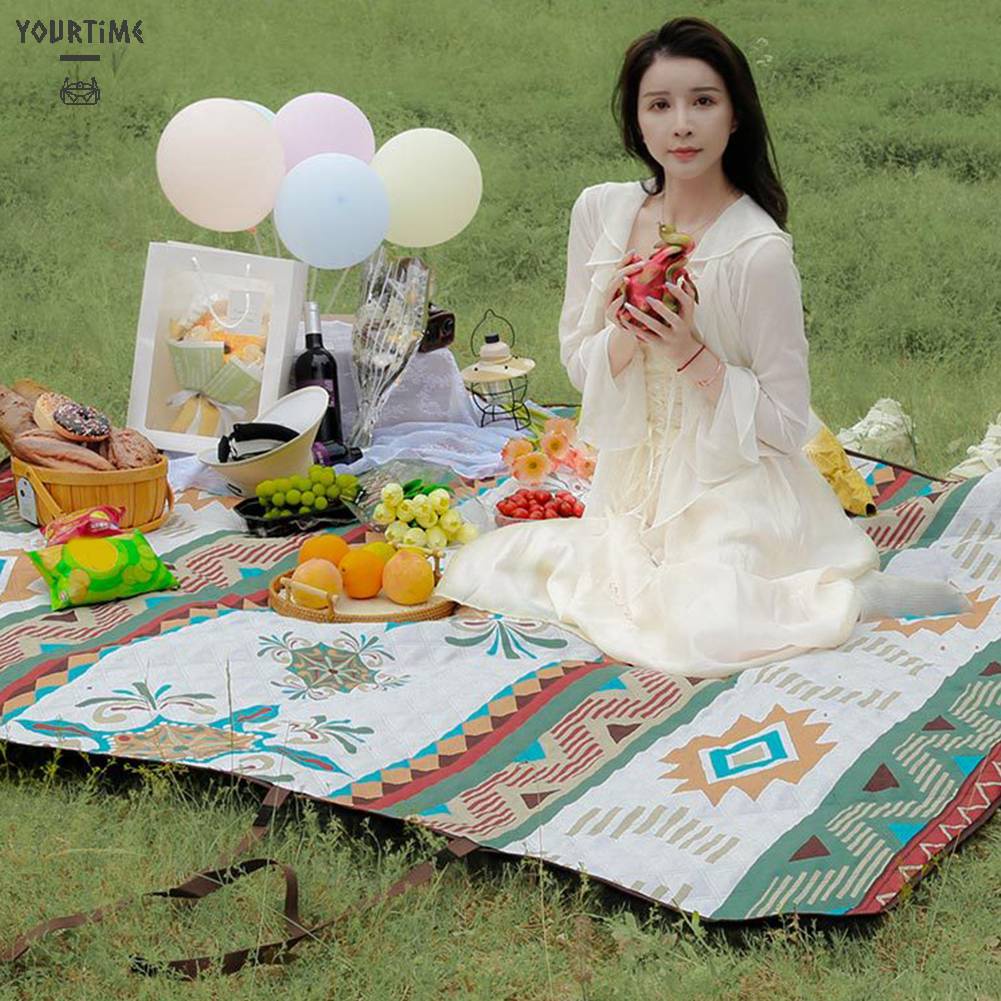 Thảm Trải Dã Ngoại Chống Ẩm Không Thấm Nước Họa Tiết Thổ Cẩm Dễ Thương
