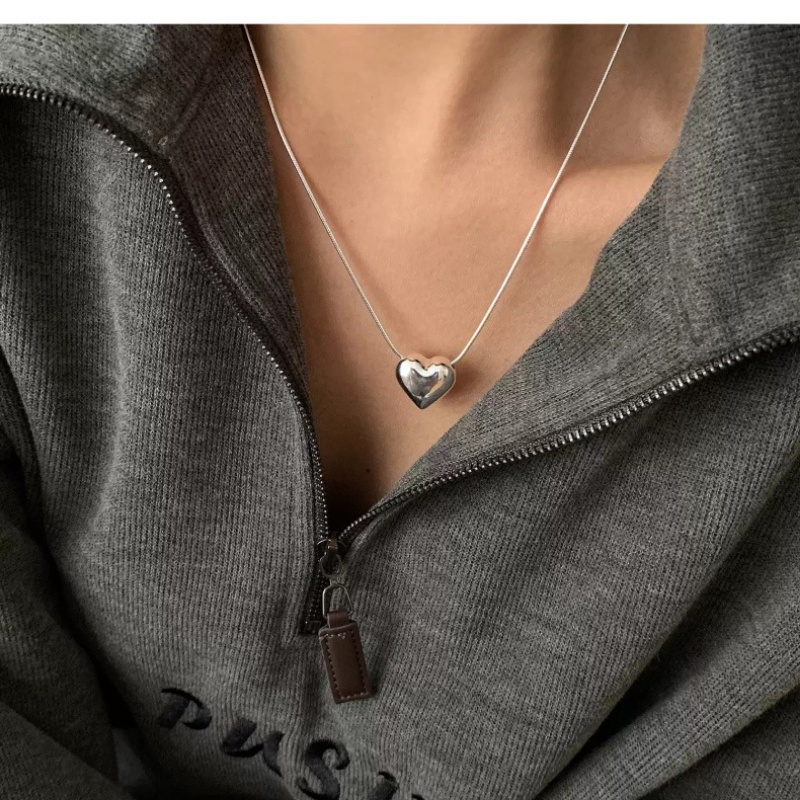 Silver Love Chain Hip Hop Titanium Steel Splice Necklace for Girls New Summer Small Market Design Sense Accessories Sweet and Cool Spicy Girl Collar Chain for Women