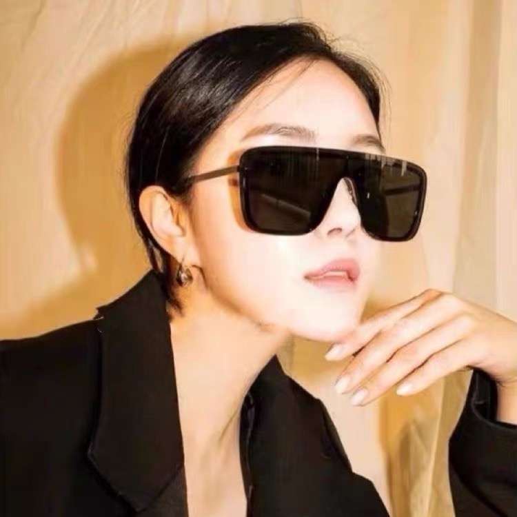 Kính Mát Một Mảnh Gọng Đen Lớn Phổ Biến Cao Cấp Cho Nam Và Nữ