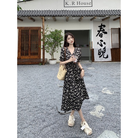 Váy Hoa Xếp Tầng Cổ Chữ V Màu Đen Xinh Xắn