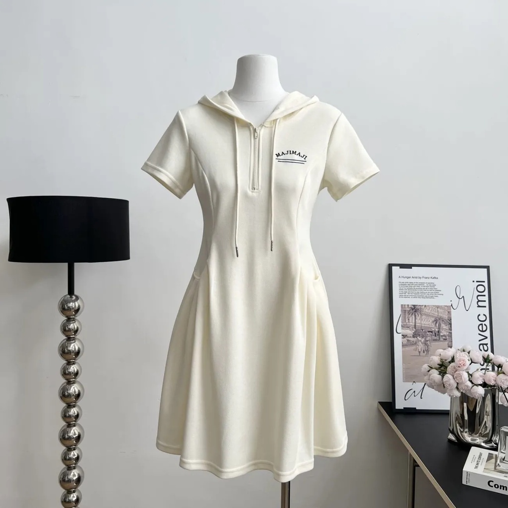 Đầm Thể Thao Ngắn Mỏng Có Nón Và Khóa Kéo Mẫu Mới 2023