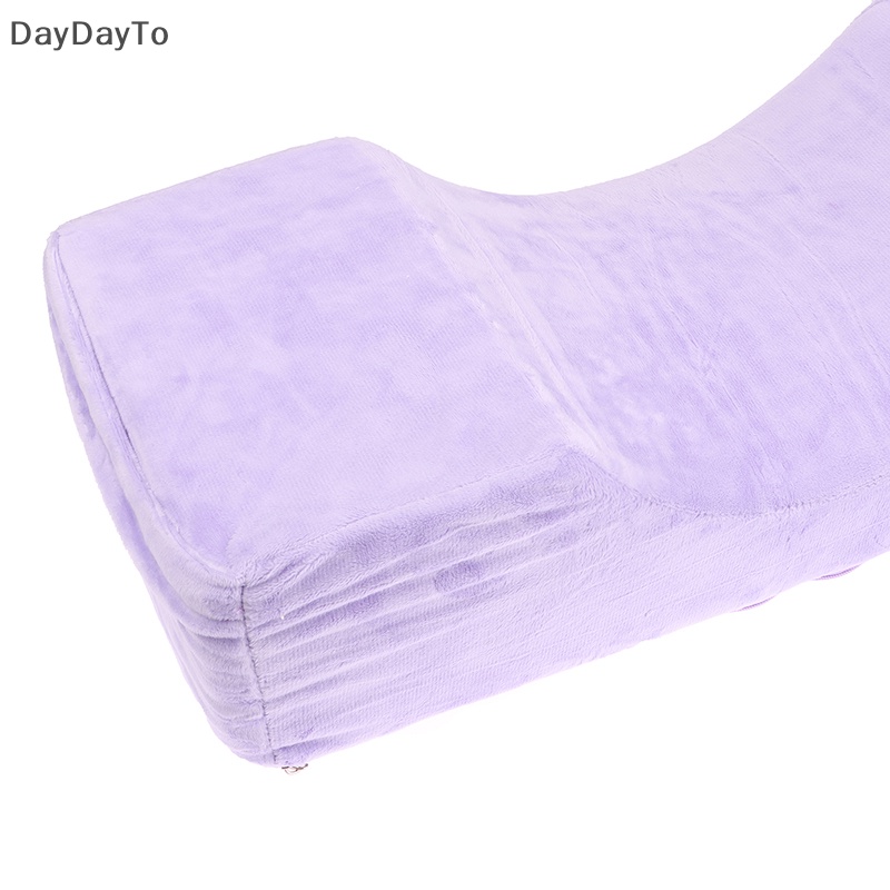 Gối Kê Cổ Gắn Lông Mi Giả Tiện Dụng