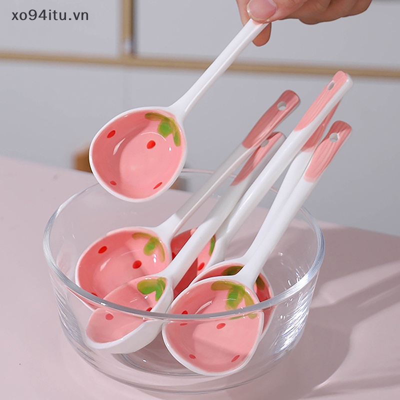 1 Muỗng Ăn Kem / Cà Phê Cán Dài Bằng Sứ Họa Tiết Trái Dâu Dễ Thương