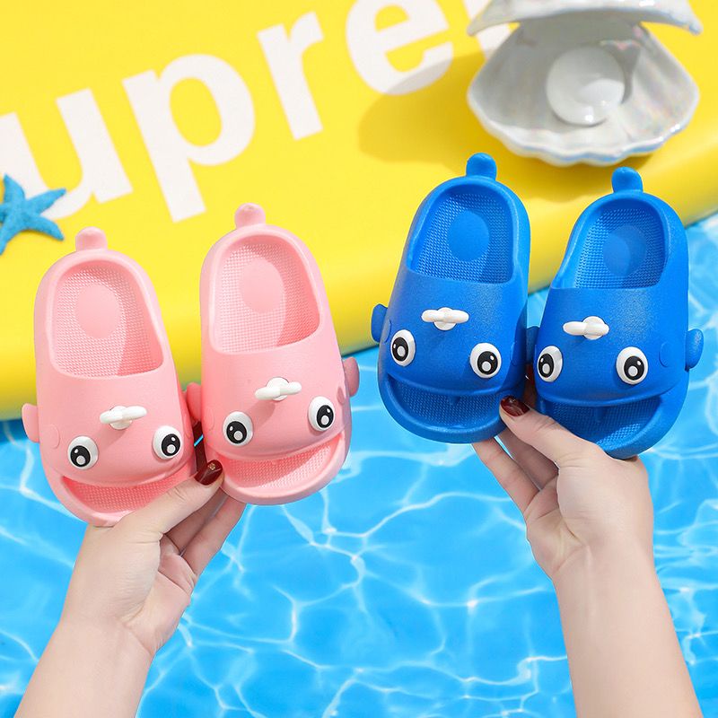Dép Đi Trong Nhà Tắm Đế Mềm Hở Ngón Hình Cá Mập Dễ Thương Cho Bé