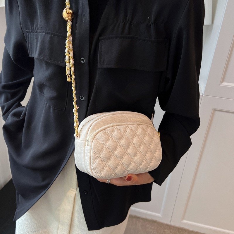 Túi xách nữ đeo chéo thời trang da mềm trần trám dây da phối xích chuông