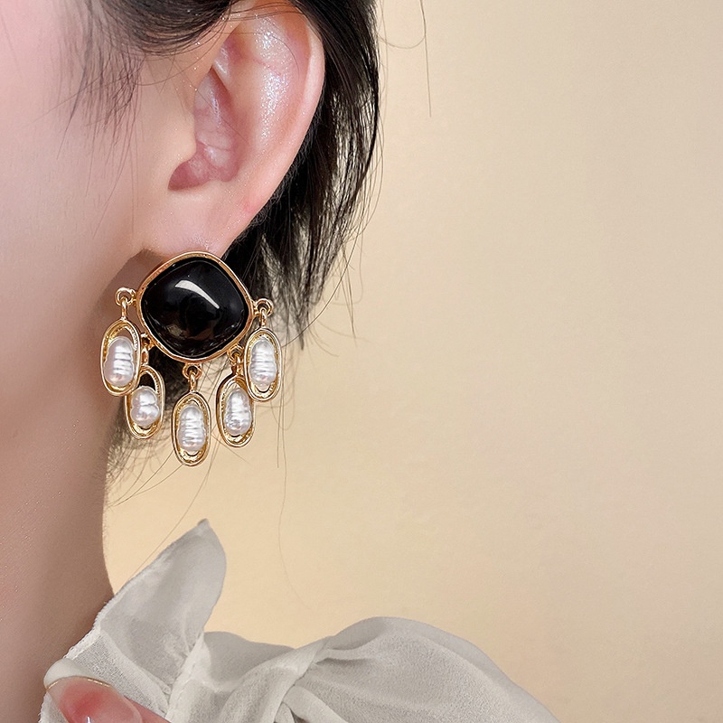 Bông Tai Tua Rua Đính Kim Cương Giả Màu Bạc Phong Cách Pháp Cổ Điển