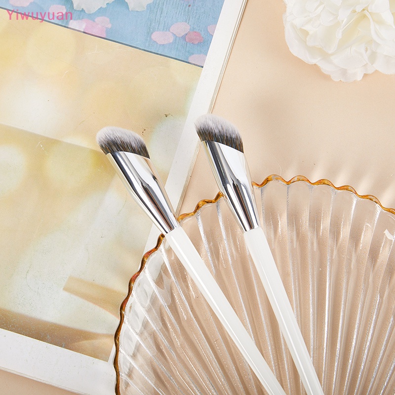 1 Cọ Trang Điểm Yiwuyuan Dùng Tán Kem Che Khuyết Điểm Vùng Mắt / Kem Nền Dạng Lỏng
