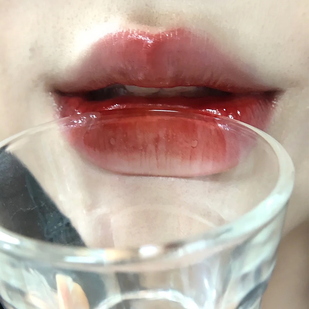 Son Bóng Trong Suốt Mượt Mà Không Dính Cốc Lâu Trôi
