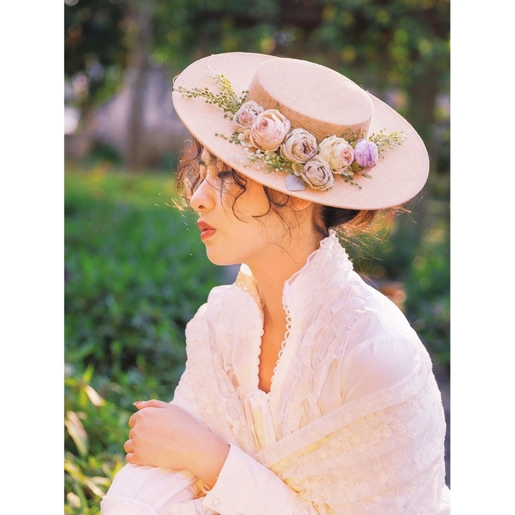 Mũ Lưỡi Trai Đục Lỗ Đính Hoa Hồng Xanh Lá Thủ Công Kiểu Vintage Pháp Thanh Lịch