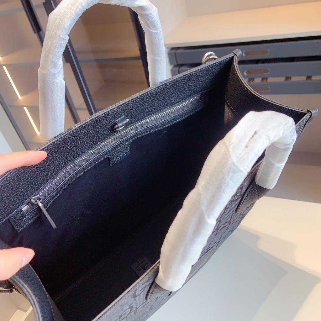 QJGA Gucci 23 spring and summer new Off The Grid neutral tote bag unisex shopping bag celebrity same style handbag