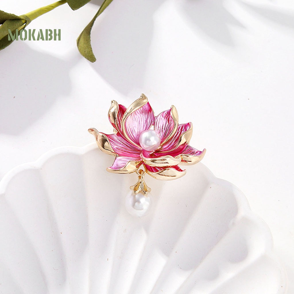 Ghim Cài Áo Hình Hoa Sen Đính Ngọc Trai Nhân Tạo Màu Tương Phản Sang Trọng