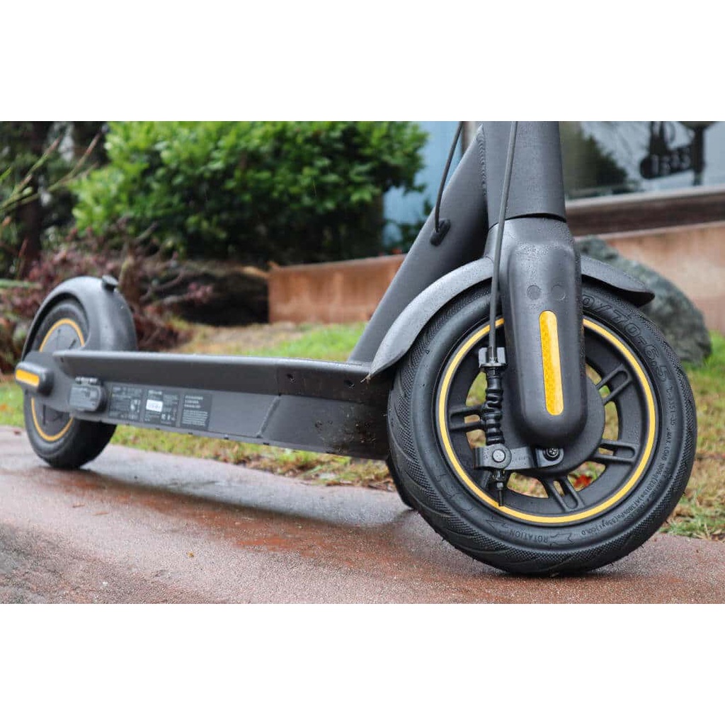 Xe Điện Scooter Segway Ninebot Max G30P chuyển động mạnh mẽ, leo dốc tốt tốc độ tối đa 30km/1h phạm vi hoạt động 65km