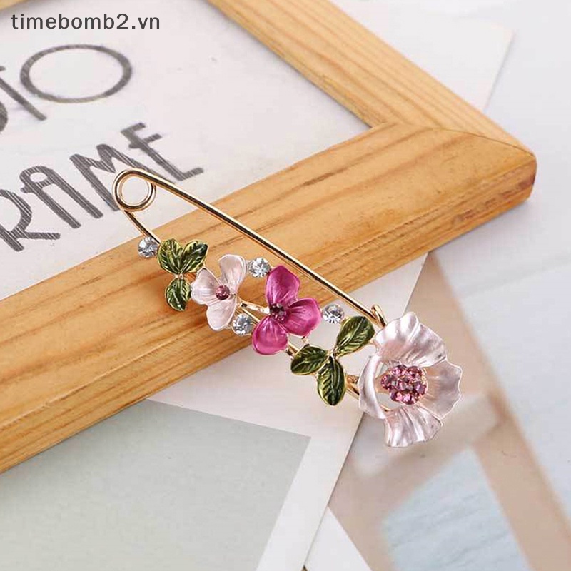 Ghim Cài Áo Hình Bông Hoa Đính Đá Thiết Kế Đơn Giản Thanh Lịch Cho Nữ