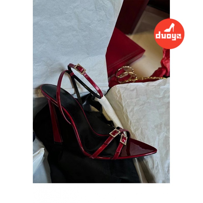 Duoya Tóc Thẳng ~ [Hàng Có Sẵn] Giày Cao Gót Hở Ngón Quai Da Bóng Đính Đá Có Khóa Cài Màu Đỏ Miễn Phí Vận Chuyển