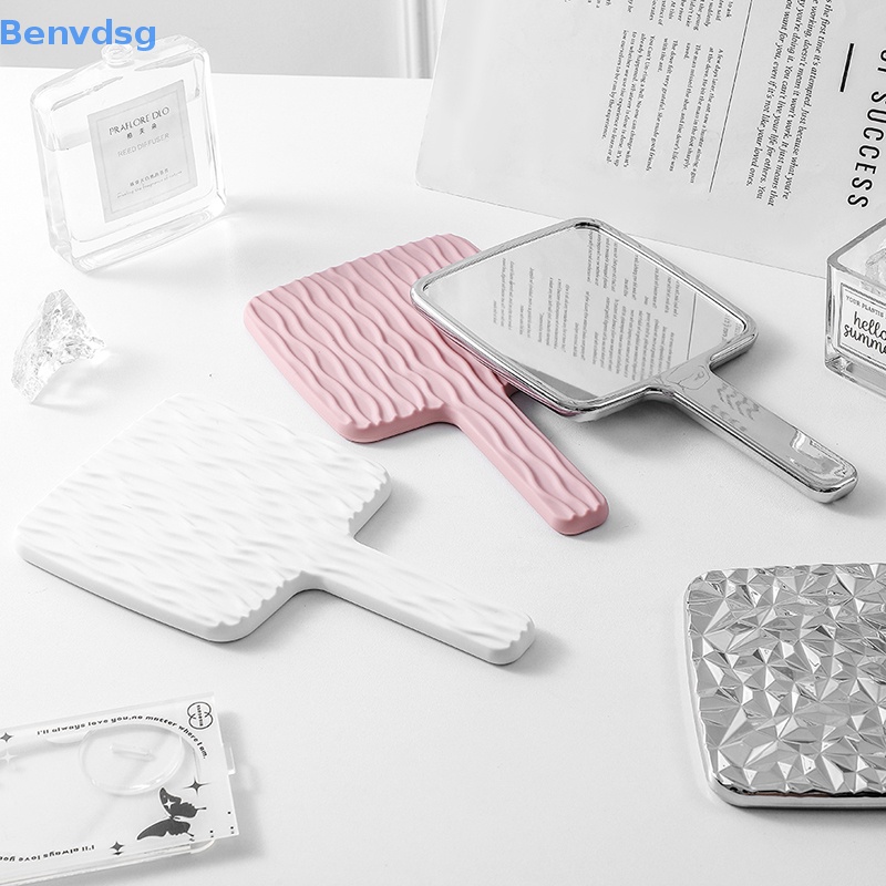 1 Gương Trang Điểm Cầm Tay Hình Vuông Cỡ Lớn Dành Cho Nữ