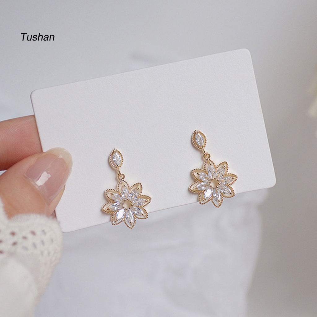 1 Đôi Bông Tai Dáng Dài Hình Hoa Đính Pha Lê Lấp Lánh Thời Trang Cho Nữ