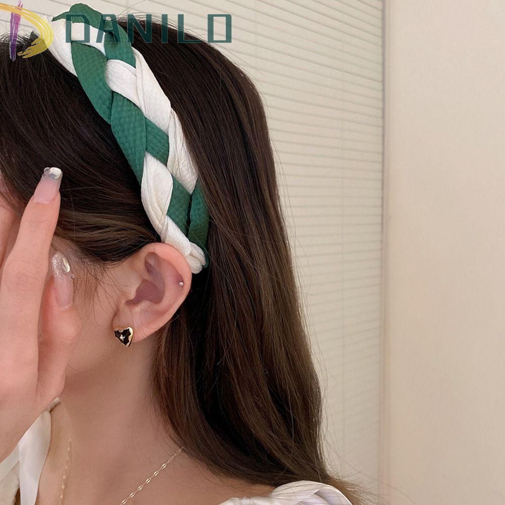 Cài Tóc Thắt Bím Đơn Giản Thanh Lịch Cho Nữ