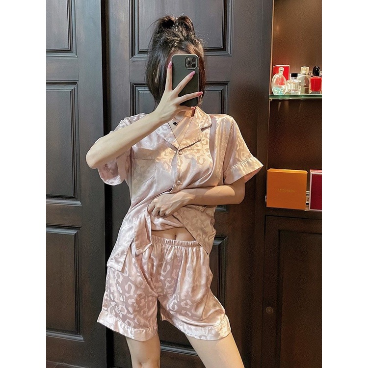 Bộ Đồ Ngủ Tay Ngắn Chất Lụa Lạnh Mỏng In Họa Tiết Da Báo Thời Trang Mùa Hè Xinh Xắn Cho Nữ