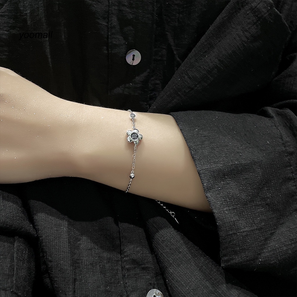 Vòng Đeo Tay Đính Đá Sáng Lấp Lánh Dễ Phối Đồ Dành Cho Nữ