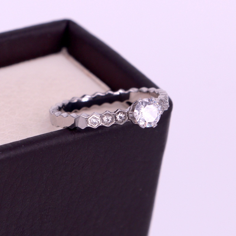 Nhẫn Nữ Titan Ko Đen Đính Đá Sang Trọng TT4667