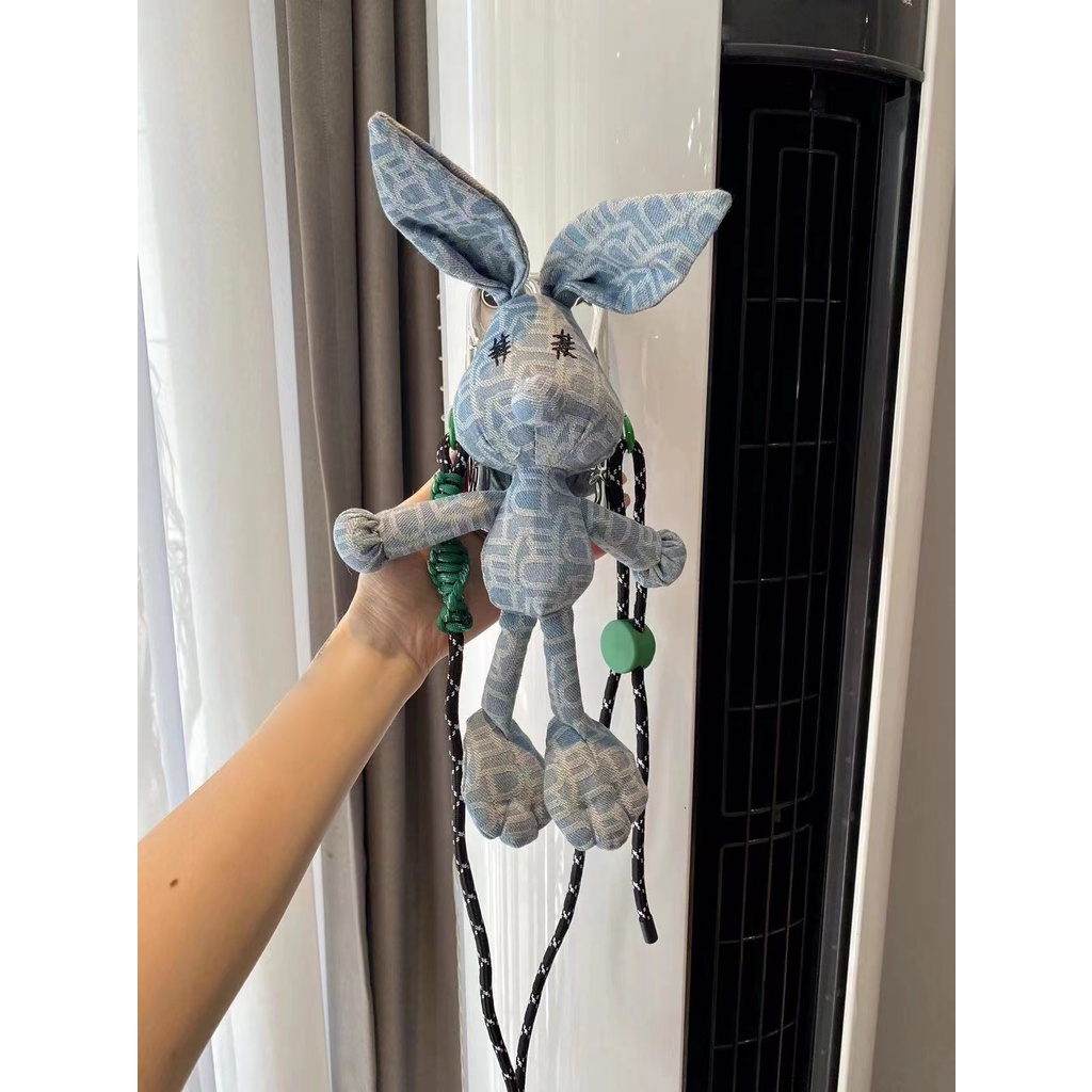 Influencer phong cách mới búp bê điện thoại di động quay lại phim hoạt hình thỏ sọc dễ thương sứ giả điện thoại di động kẹp đồ trang trí búp bê