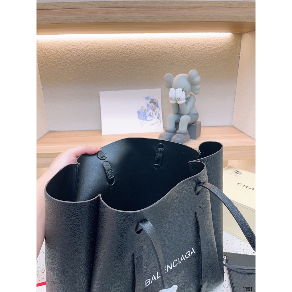 Balenc & ga túi tote mới dành cho nữ da bò đen dung tích lớn túi xách một vai với tính khí đa năng