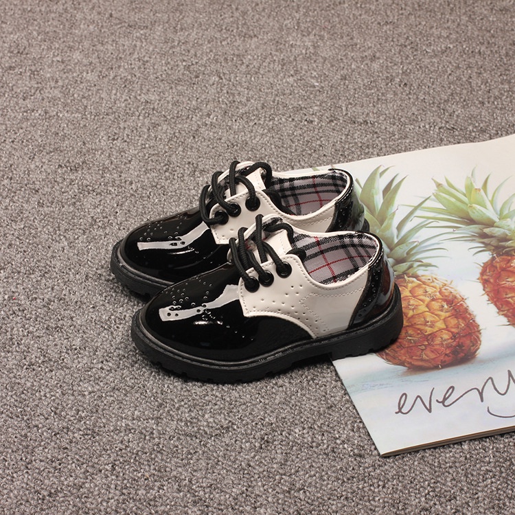 Giày da trẻ em 2023 spring autumn boys black dance phong cách anh giày da nhỏ cô gái đám cưới all-match giày biểu diễn hợp thời trang