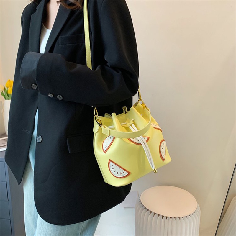 Túi Dây Rút Đeo Vai Sức Chứa Lớn Họa Tiết Trái Cây Dễ Thương Cho Nữ