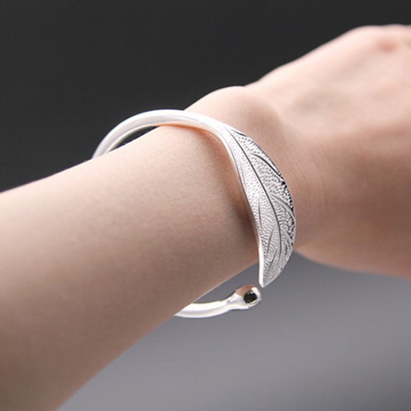 Vòng Đeo Tay Hình Chiếc Lá Xinh Xắn Dành Cho Tuổi Teen