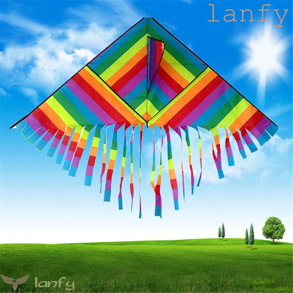 Diều thả hình tam giác phối màu sắc sống động