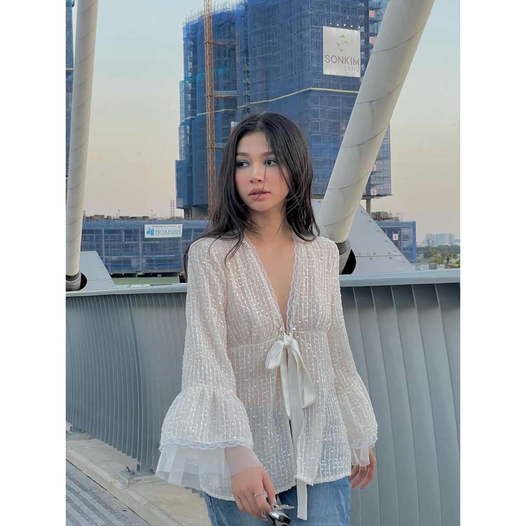 Áo cổ V cột nơ tay loe sọc gân nổi sexy