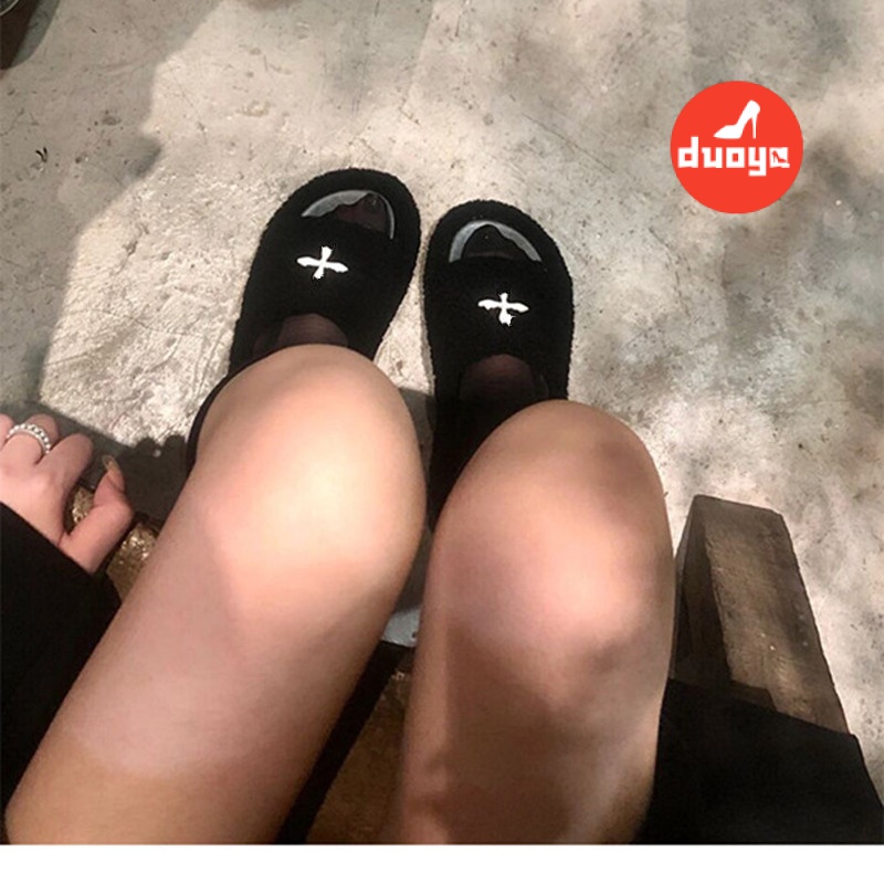Dép Lông Xù Quai Chéo Đế Dày Bằng Dày Dặn Phong Cách Wu Xuanyi 2022 Thời Trang Xuân Thu Cho Nữ