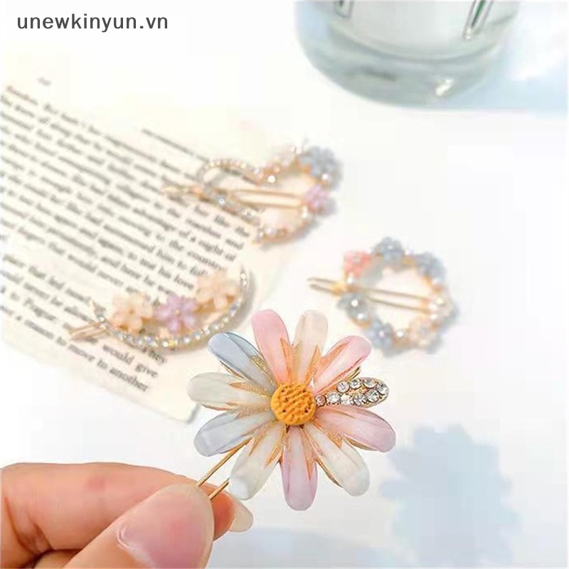 Kẹp Tóc Hình Hoa Cúc Đính Đá Xinh Xắn Thời Trang Hàn Quốc Cho Nữ