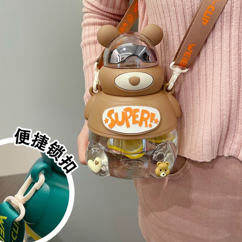 Bình Nước Hình Gấu Đeo Lưng Dung Tích Lớn 1200ml